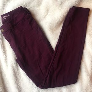 AMERICAN EAGLE SUPER STRETCH MAROON JEGGING